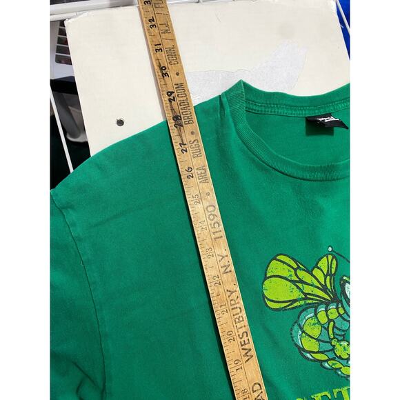 MICKEYS Malt Liquor Promo Shirt GET STUNG! 2004 XL Hybrid Brand 8 Ball 40oz - Picture 3 of 10